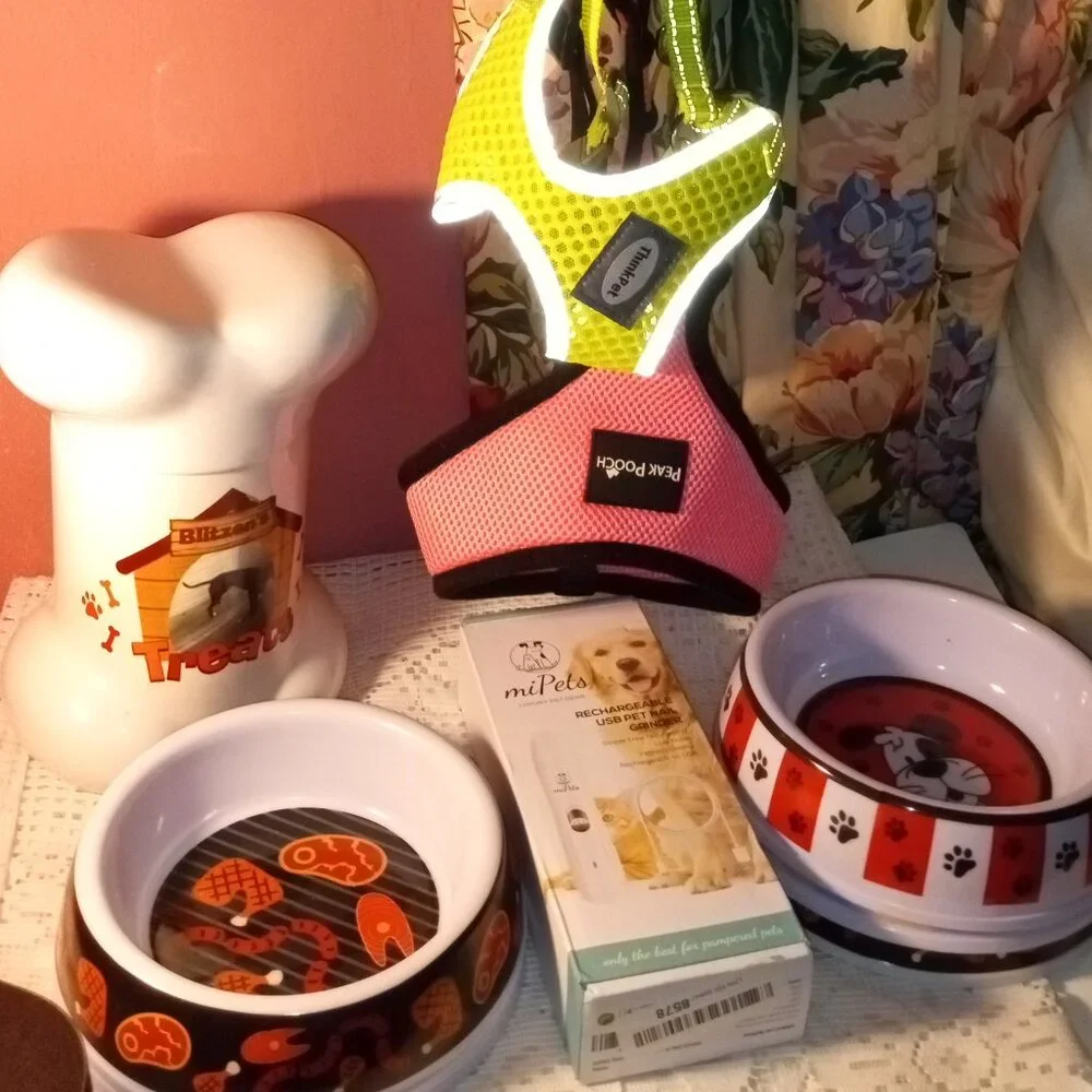 DOG TREAT JAR, PET NAIL GRINDER, 5 FOOD DISHES & 2 HARNESSES, 1 LARGE & 1 SMALL